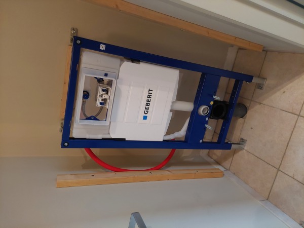 Vervangen staande WC door hangtoilet + maken van afkasting + terugplaatsen plinttegels. main image